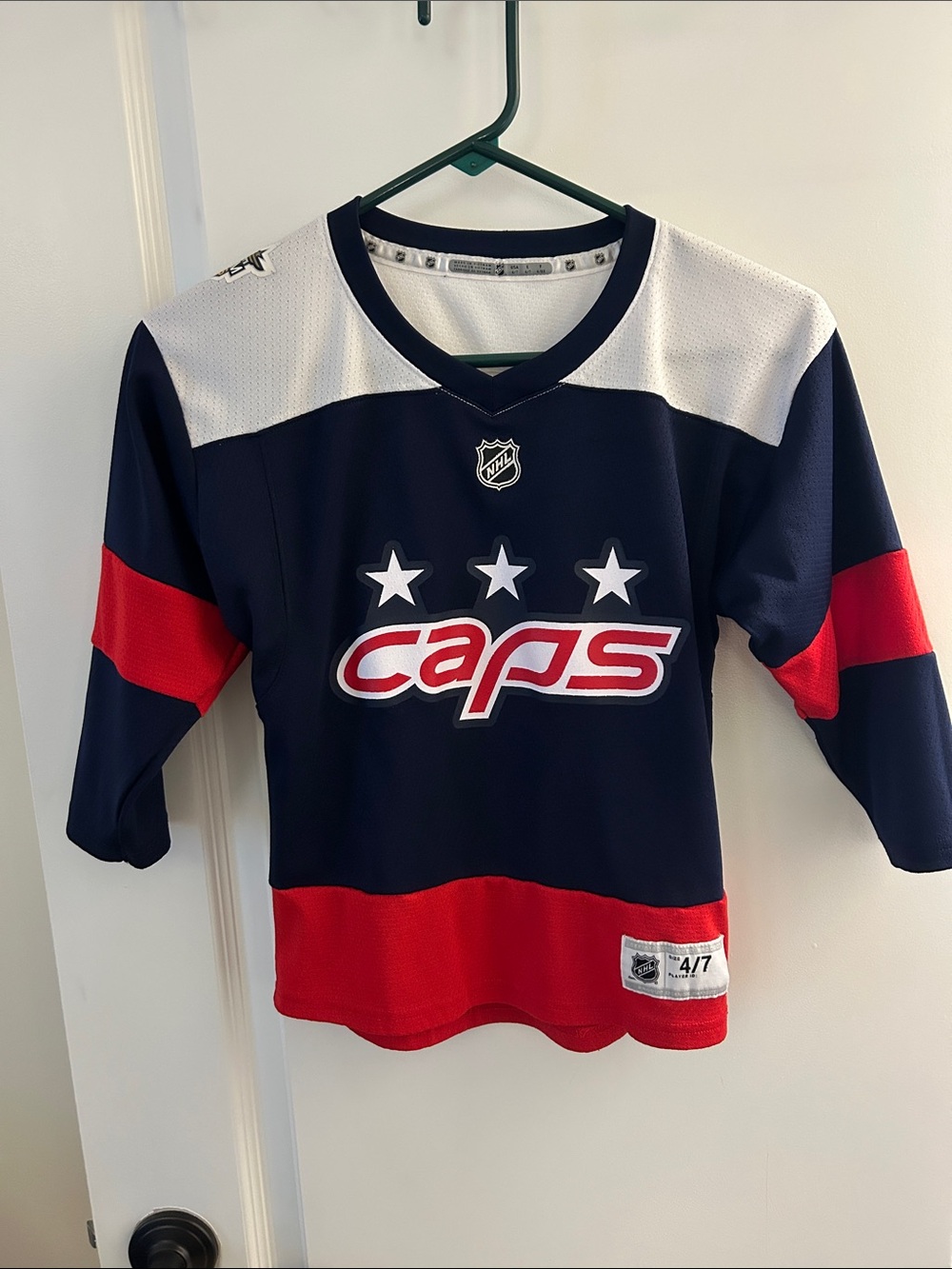 NHL Washington Capitals 'Caps' Stadium series      youth 4/7